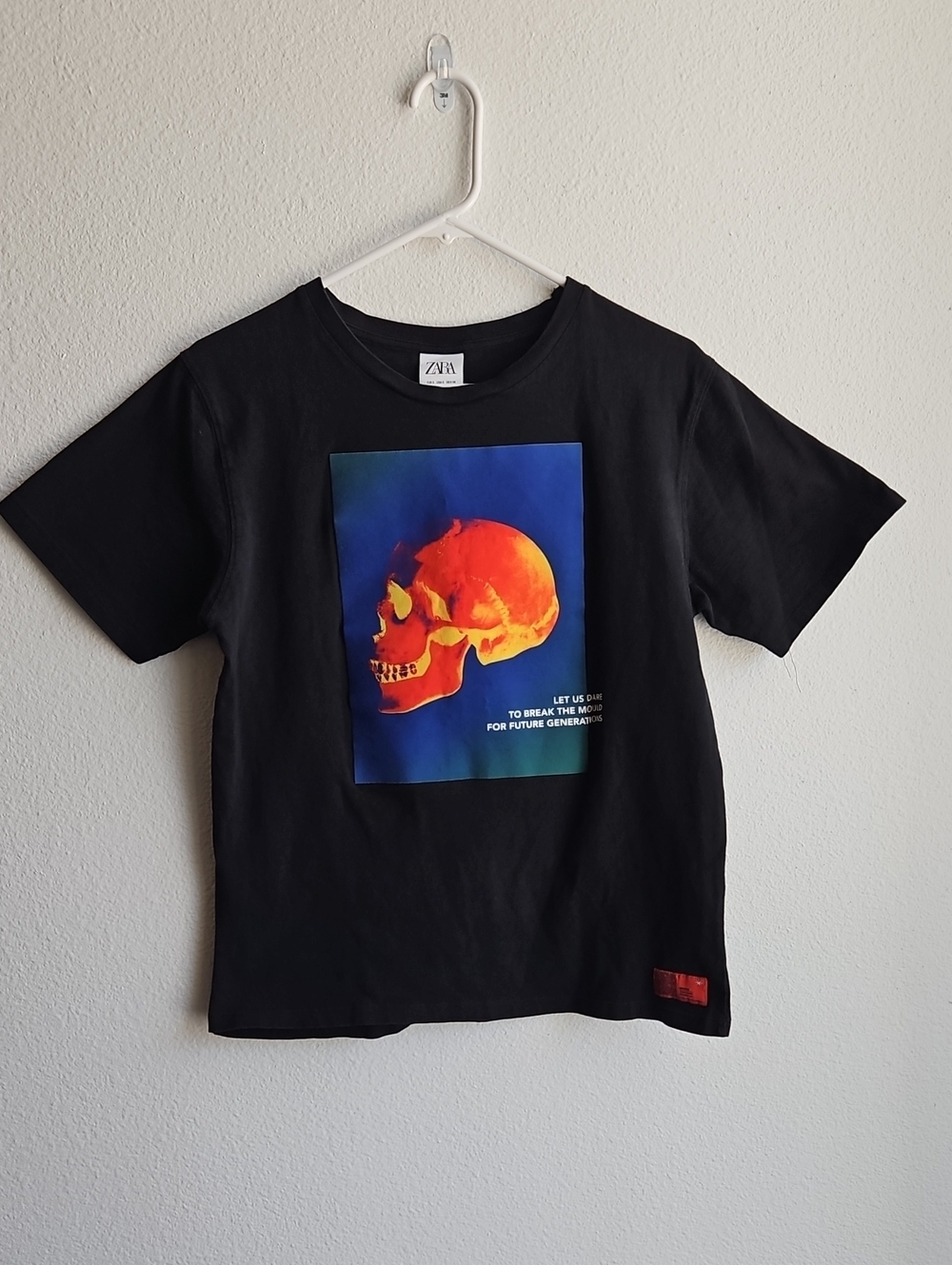 Zara Men's Black Tee with Orange-Red Thermal Skull GraphicSize Small